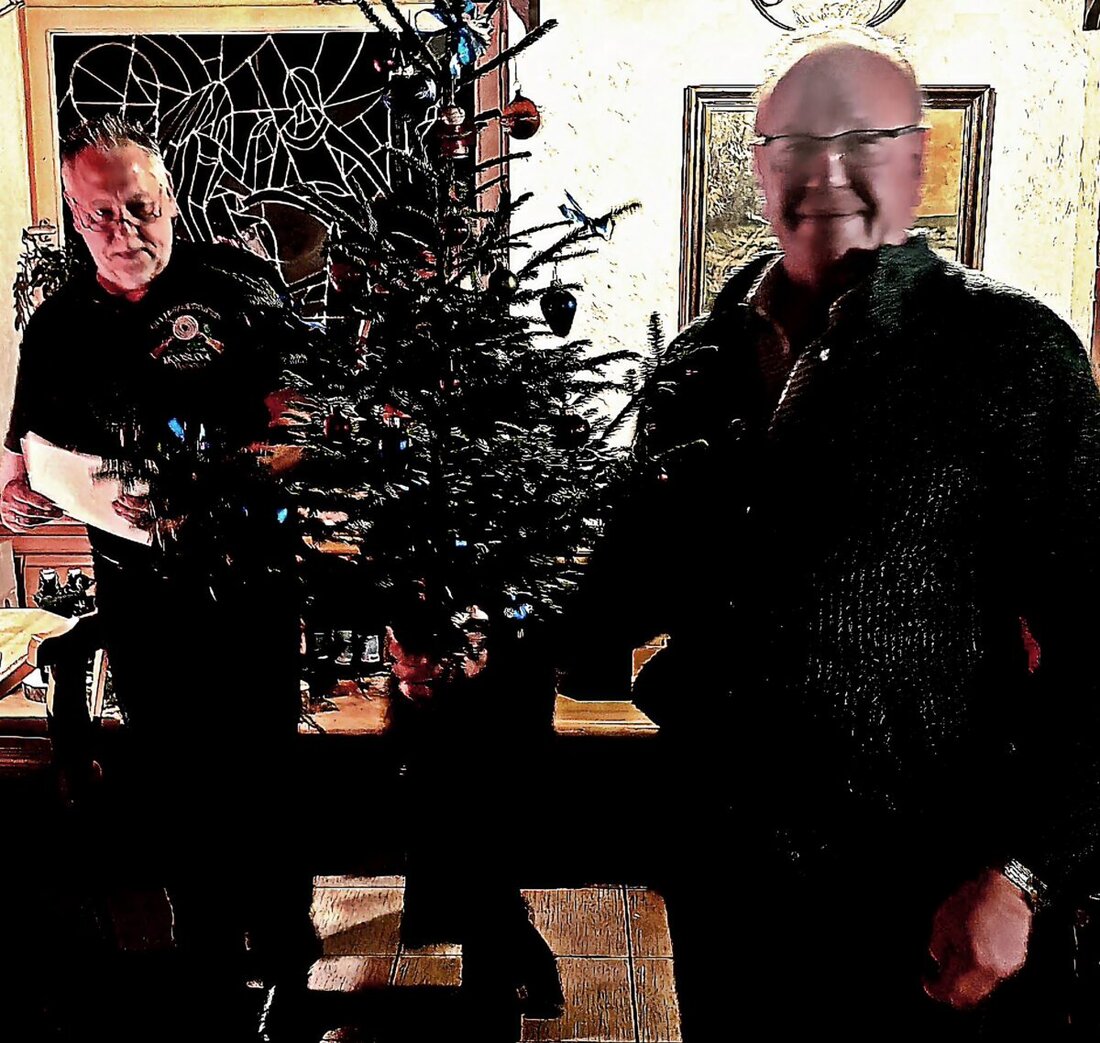 Weiden. Volles Haus, Jubel und Humor: Die Heimatfreunde Mooslohe feierten ihr Weihnachtsschießen im „Alten Schuster“. Ernst Zitzmann holte den Hauptpreis, die Sonderscheibe gewann Hans Bergler mit 510 Punkten.