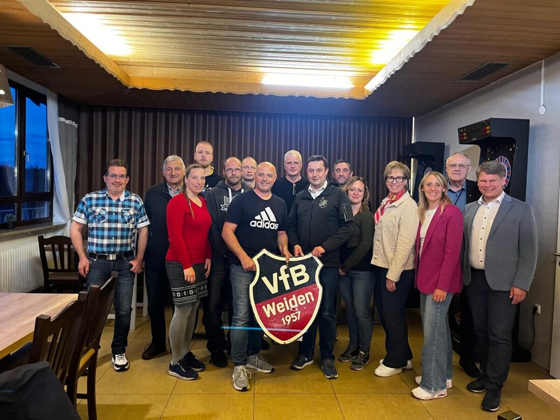 Weiden. Der VfB Weiden e.V. hat bei seiner Jahreshauptversammlung am 10. April 2026 die Vorstandschaft neu gewählt. Nach 13 Jahren übergab Stephan Gollwitzer den Vorsitz an Heinz Lorenz, der die Jugendarbeit stärken will.