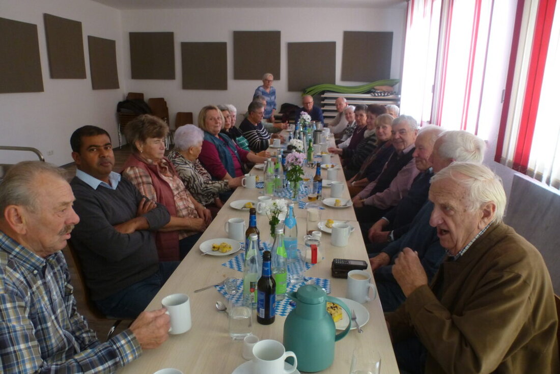 Dürnast. Wie sehr das Dorfgemeinschaftshaus als wichtiges soziales Kontaktzentrum geschätzt wird, zeigte sich am Mittwoch, 12. November. Mit einem Weißwurstessen stimmte der Dürnaster Dorftreff auf die Martini-Kirwa am kommenden Wochenende ein.