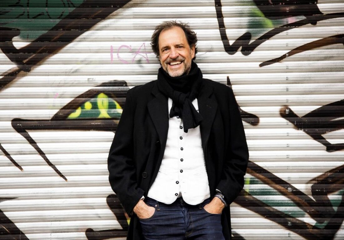 Bayreuth. In Bayreuth, Das Zentrum präsentiert Motion Kommunikationsgesellschaft ein Highlight des Bayreuther Kulturfrühlings und lädt zu einem Abend voller Humor und Leichtigkeit ein. Das Ticket gibt es online auf okticket.de für den Auftritt am 17. April 2026 um 20.00 Uhr.