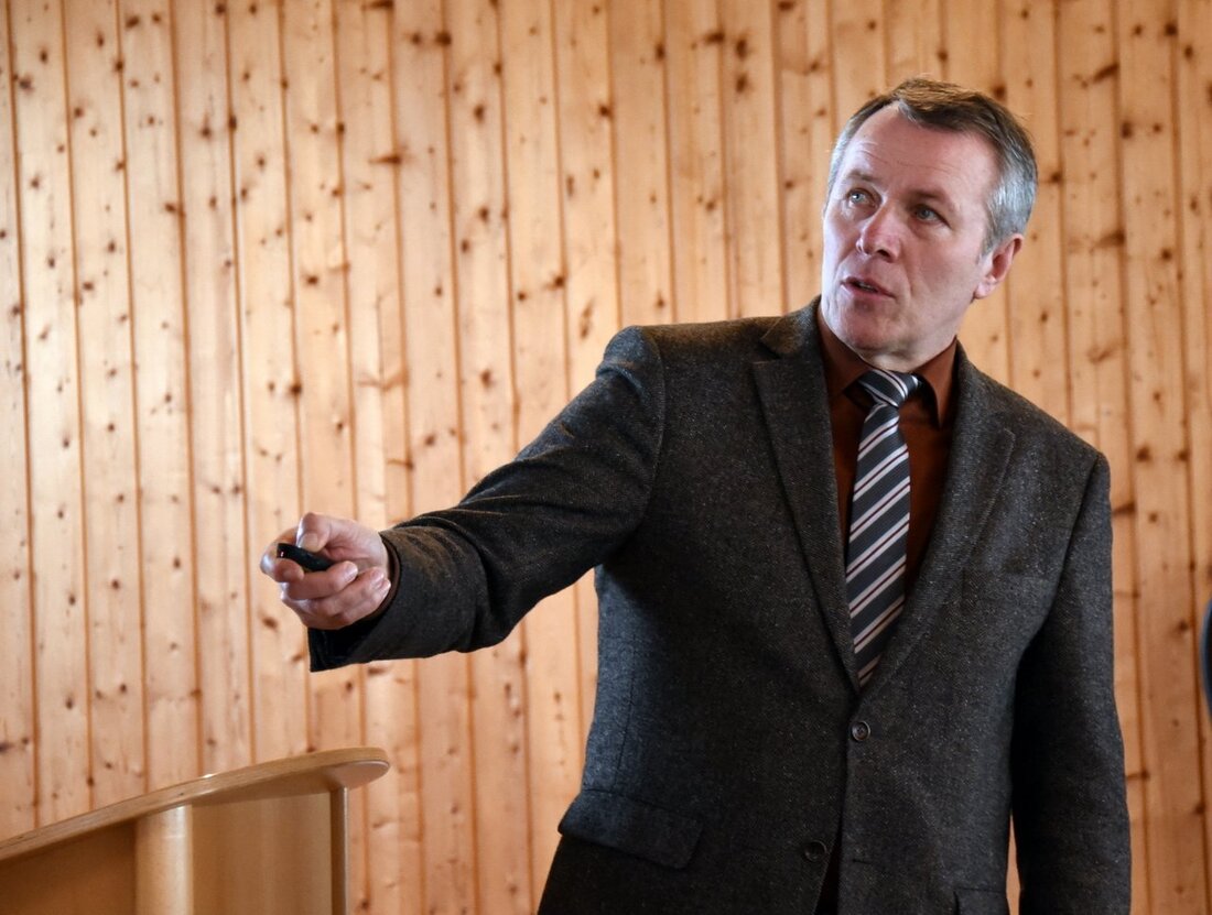 Floß. Das Thema „Digitalisierung für Land und Landwirt“ stand im Mittelpunkt des 84. Flosser Aschermittwochs in Diepoltsreuth. Mit zwei Fachvorträgen vom Amt für Digitalisierung, Breitband und Vermessung sowie über Digitalisierungsmaßnahmen [&hellip;]