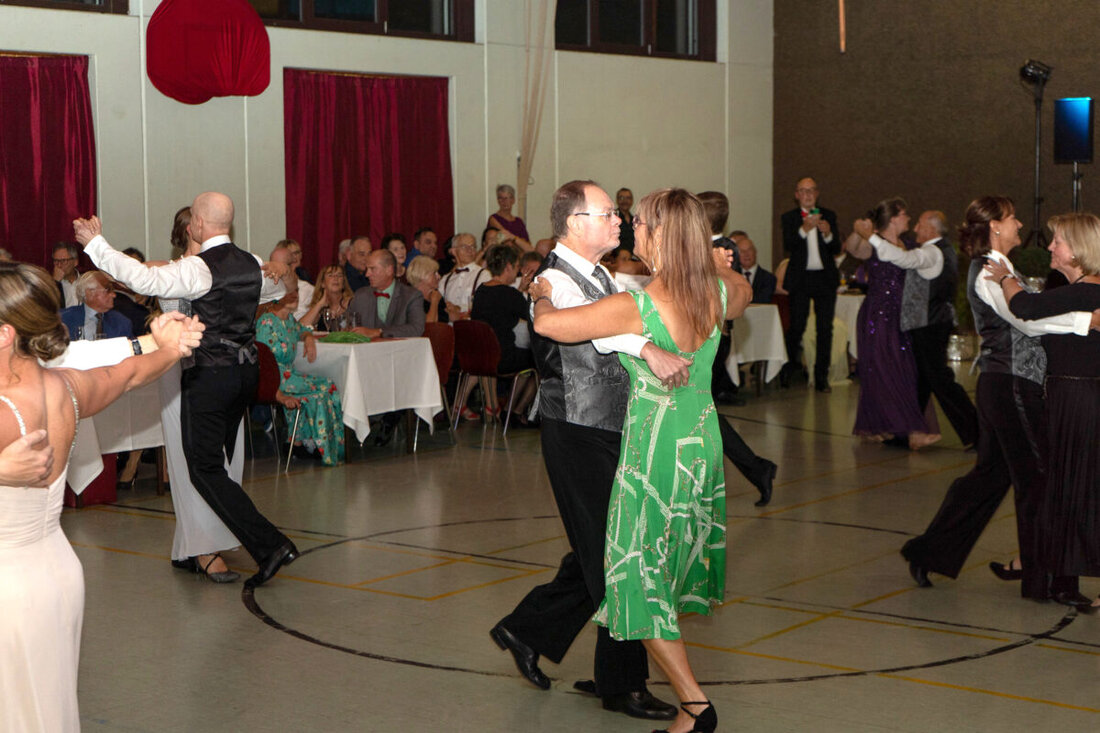 Schwandorf. Am 26. September lädt die Tanzsportabteilung des TSV 1880 zum Herbstball in die TSV-Turnhalle ein, mit Schirmherr Landrat Thomas Ebeling und Musik vom Georg Kohlmann Trio.