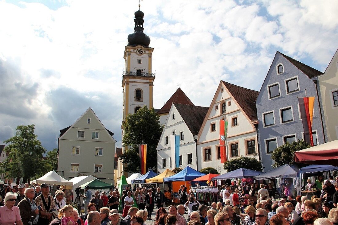 Weiden. Volle Fußgängerzone - keine Masken. So geht das nicht, sagt die Stadt Weiden und reagiert umgehend. 