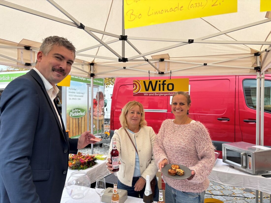 Burglengenfeld. Beim gemeinsamen Herbstfest von Wifo sowie Bauern- und Wochenmarkt herrschte reger Betrieb mit Cidre, Quiche und Musik. Die Lose der Verlosung waren früh ausverkauft, der Erlös kommt einem guten Zweck zugute.