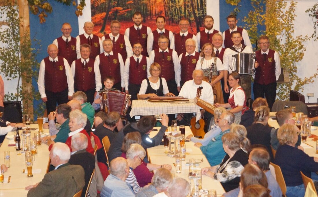 Weihern. Es geht nichts über ein zünftiges Beisammensein bei Bier, Brotzeit und Volksmusik, und dazu ist die Herbstsitzweil des Männergesangvereins Gemütlichkeit Weihern bestens geeignet. 
