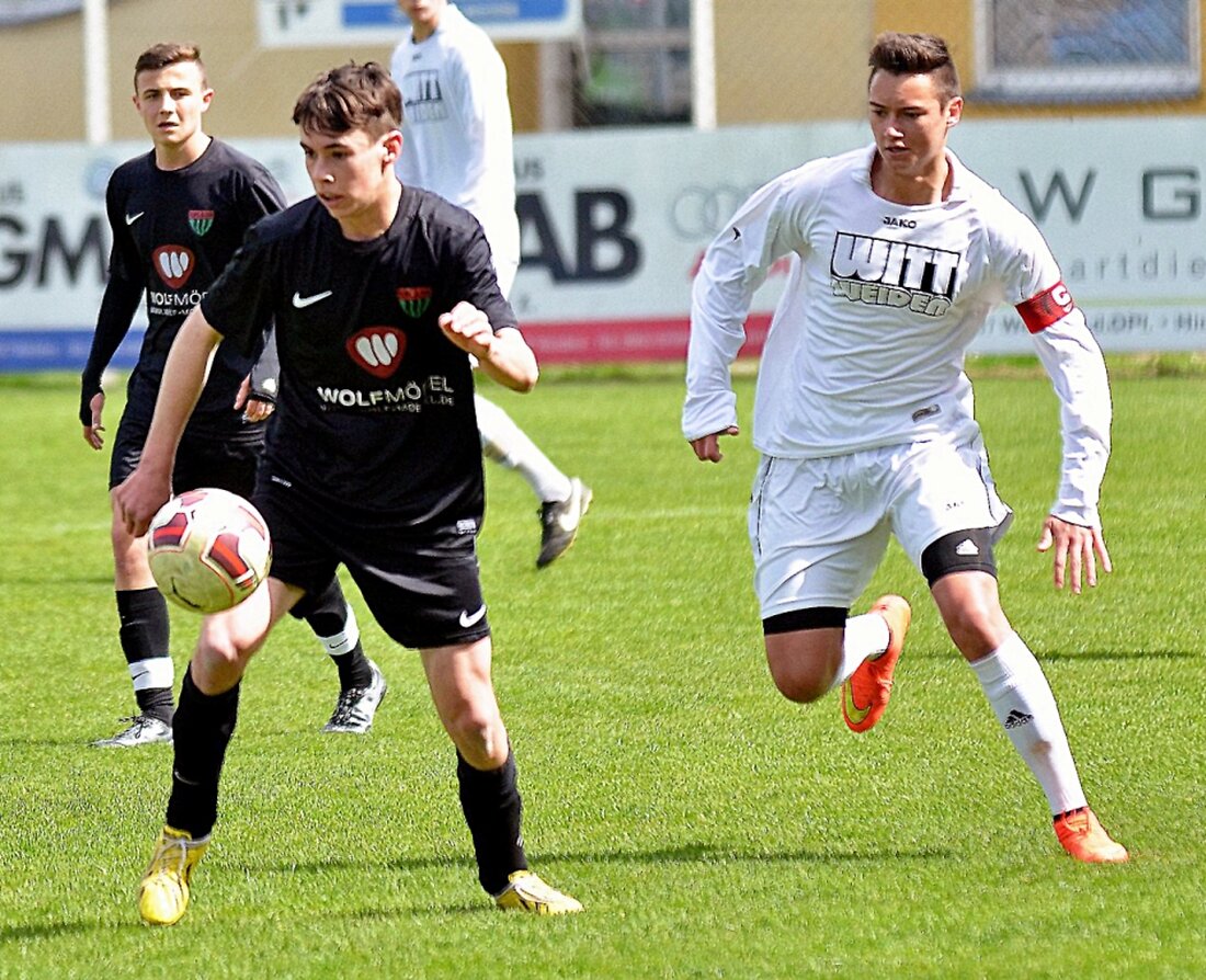 Weiden. Vier Abgänge und wohl ein Neuzugang: Die personellen Planungen des Fußball-Bayernligisten SpVgg SV Weiden nehmen Fahrt auf. Auch wenn der Großteil des Kaders zusammenbleibt, wird es dennoch die eine [&hellip;]