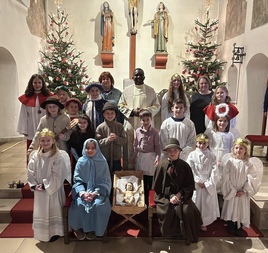 Immenreuth. Ein Krippenspiel fand an Heilig Abend in der vollbesetzten Herz-Jesu-Pfarrkirche mit großer Beteiligung der Kirchengemeinde statt. 