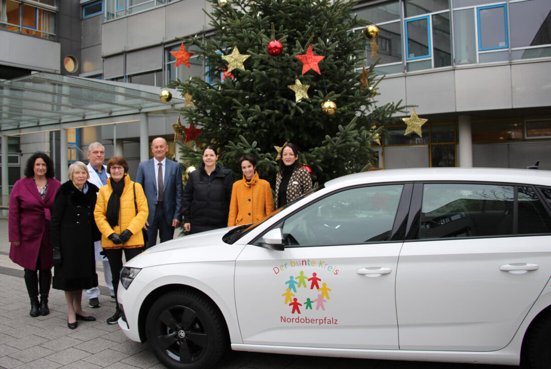 Weiden. Der "Bunte Kreis Nordoberpfalz" hat dank Spenden ein neues Auto für Hausbesuche bei Familien mit kranken Kindern erhalten. Das Team um Marina Luttels leistet wesentliche Unterstützung in der Nachsorge.