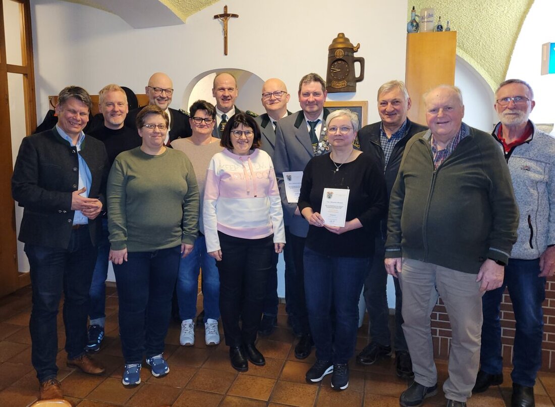 Weiden. Alexandra Albrecht wurde zur 1. Schützenmeisterin der SG Hubertus Ullersricht gewählt, erstmals führt damit ein Ehepaar die Schützengesellschaft. Der Verein hat 54 Mitglieder und beteiligte sich am Festzug zum Frühlingsfest