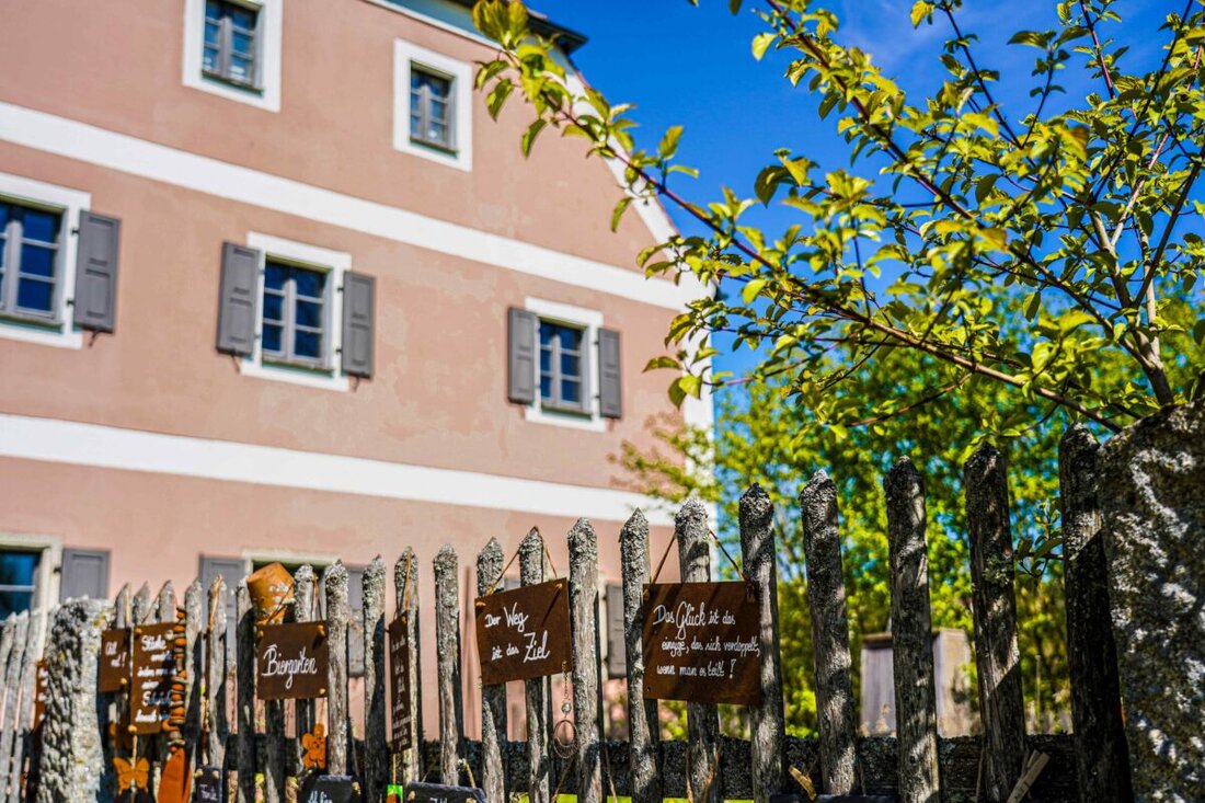 Kümmersbruck/Theuern. Am 3. Mai findet ein Hobbykünstlermarkt in Theuern statt, wobei Künstler bis zum 11. April Anmeldungen einreichen können.