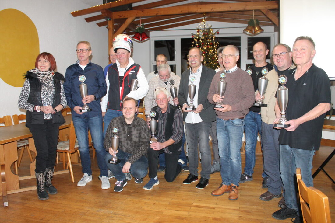 Kemnath-Waldeck. Der Oldtimer-Slalom-Cup Oberfranken feierte seine Sieger, die Meisterschale bleibt in der Oberpfalz: Robert Hochmuth holt seinen ersten Titel. Bei 14 Läufen traten mehr als 100 Fahrer an.
