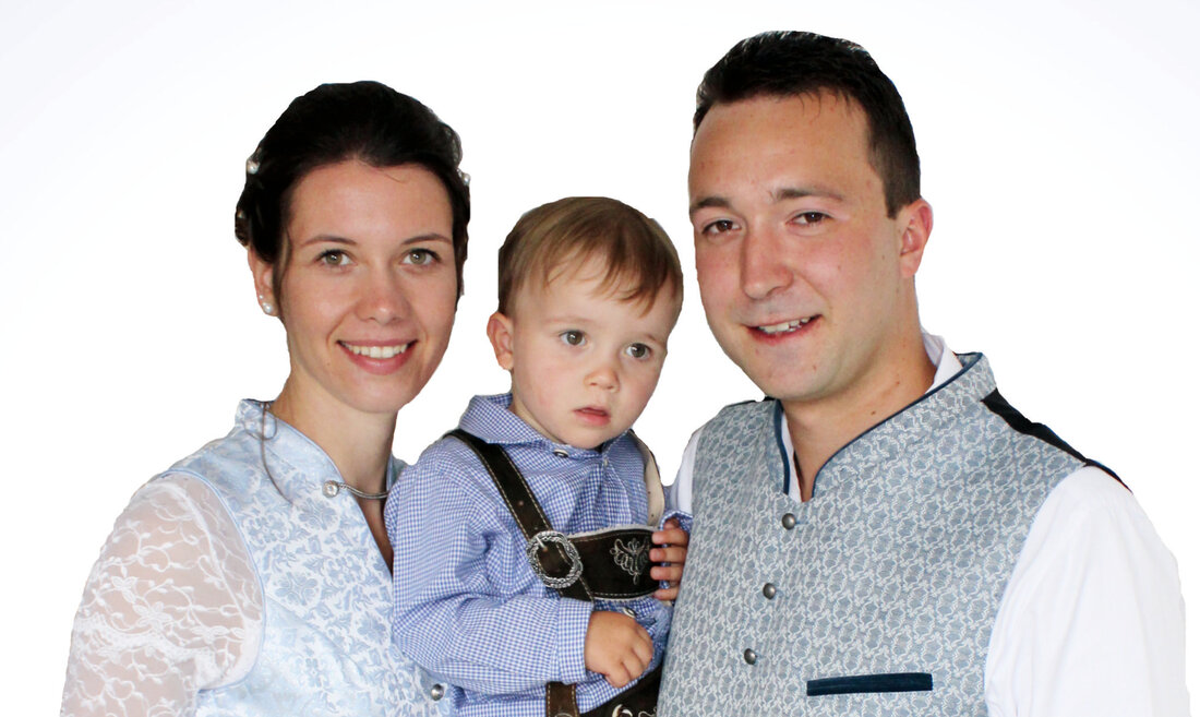 Erbendorf. Vom Standesamt Weiden hat es keine Hochzeiten von letzter Woche gegeben – kann man das glauben? Dabei erreicht die Hochzeitssaison 2019 doch sein Hoch. Im Standesamt Erbendorf gab es [&hellip;]