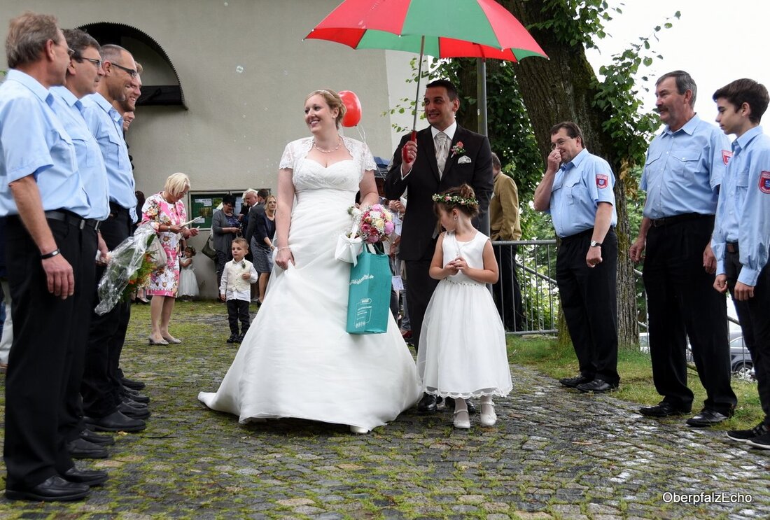 Neustadt/WN. Nachdem sie sich vor einiger Zeit schon standesamtlich das Ja-Wort gegeben hatten, bestätigten Stefan und Susanne Hirmer den Bund fürs Leben am Traualtar vor Pater Stanislaus. Die als Susanne [&hellip;]