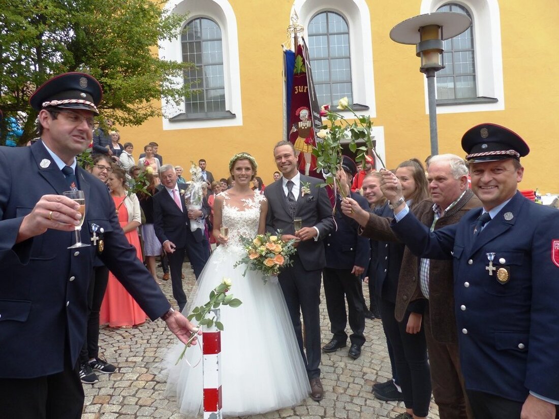 Leuchtenberg. „Die Liebe hört niemals auf“, so Pfarrer Adam Nieciecki bei der Predigt beim Trauungsgottesdienstes von Heidi Zitzmann aus Unternankau und Patrick Fuchs aus Eschenbach.  Von Sieglinde Schärtl „Wenn ihr [&hellip;]