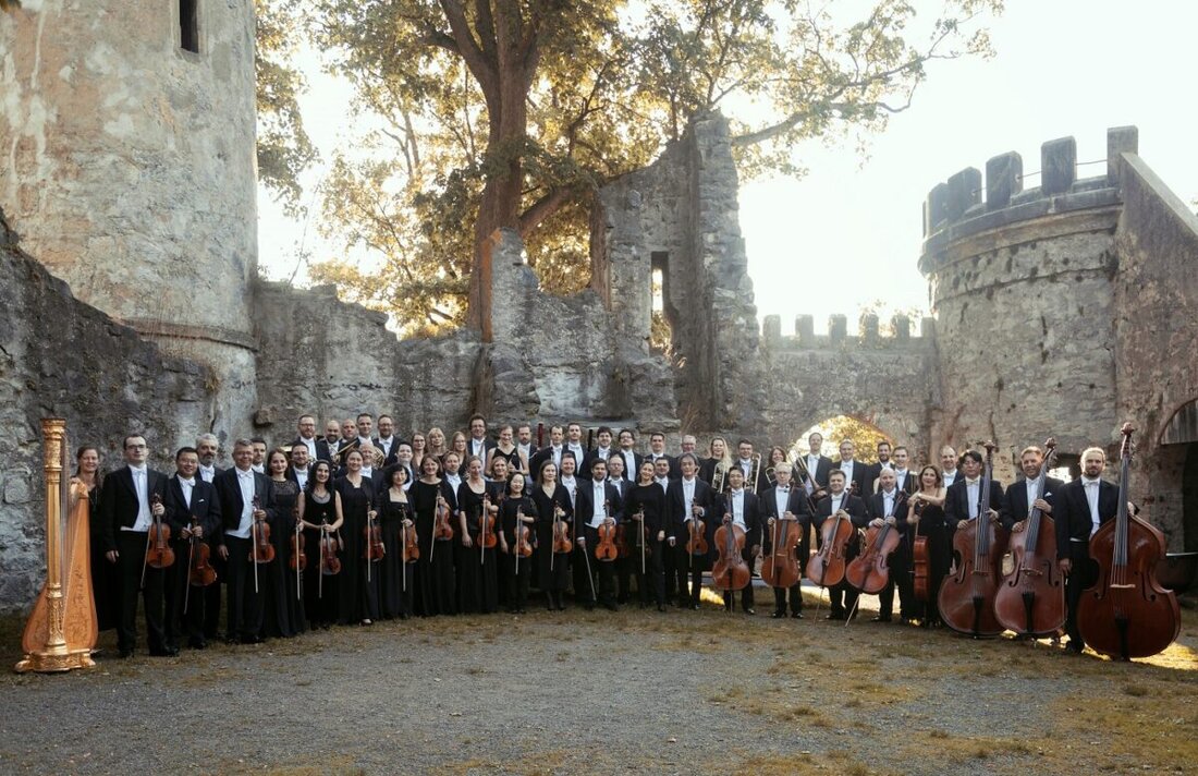 Tirschenreuth. Am Freitag, 9. Januar 2026, 19.30 Uhr, laden die Hofer Symphoniker mit „Hola 2026!“ ins Kettelerhaus. Leonor Bonilla und Luis Toro Araya bringen südliche Glanzstücke; Tickets kosten 17 bis 20 EUR.