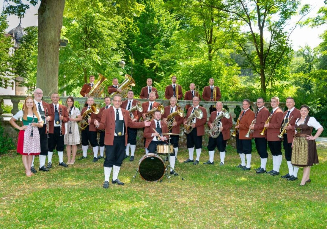 Weiden.
derks entertainment & management lädt in der Location Weiden, Max-Reger-Halle zu einem besonderen Konzert ein und sorgt für ein stimmungsvolles Erlebnis.
Das Ticket ist über okticket.de erhältlich und ermöglicht den Zutritt zu diesem Konzert in der Max-Reger-Halle in Weiden.