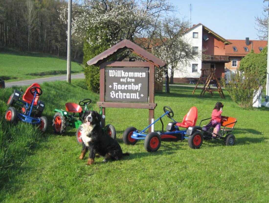 Tirschenreuth/Reuth bei Erbendorf. Der Meuerhof und der Hasenhof Schraml aus der Nordoberpfalz gehören zu den Top-Ferienhöfen 2021.  Die Internet-Seite LandReise.de, das größte Vermittlungsportal für Bauernhof- und Landurlaub, hat kürzlich die [&hellip;]