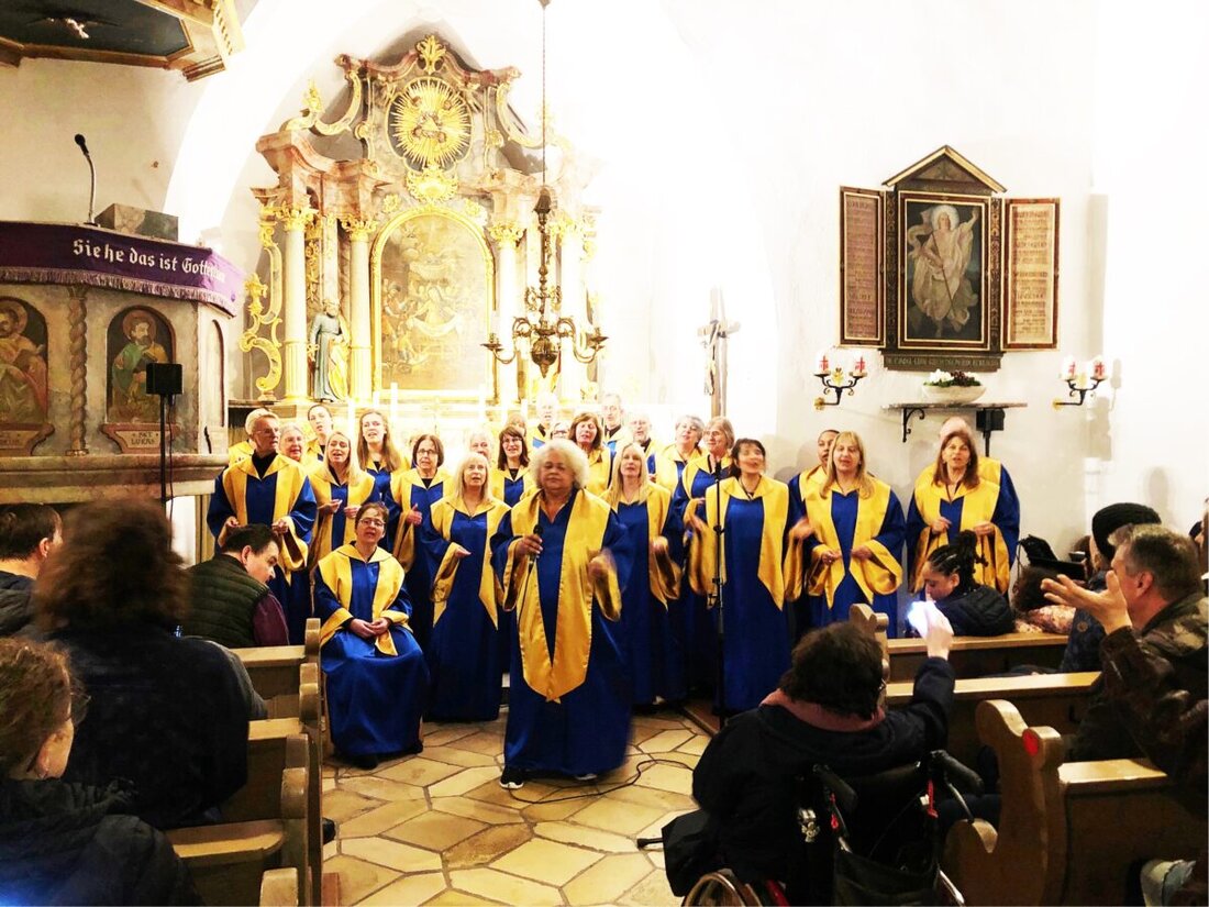 Kohlberg. Der Gospelchor Hope and Joy ließ die evangelische Nikolauskirche beben und sammelte Spenden für die Renovierung. Vor vollen Bänken feierten Chor und Publikum den Auftakt ins 25. Jubiläumsjahr mit überschäumender Freude.