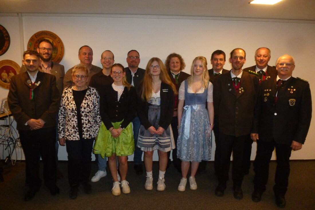 Kaltenbrunn. Die Schützengesellschaft "Hubertus" tritt mit einem verjüngten Vorstandsteam und 154 Mitgliedern in die nächsten drei Jahre ein. Es wurden auch das 120-jährige Jubiläum angekündigt und Aktivitäten wie ein Trainingslager und eine DKMS-Registrierungsaktion für die Jugend geplant.