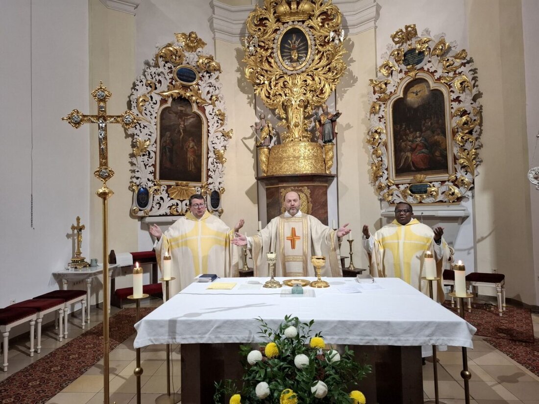 Eslarn. Die BJV-Kreisgruppe Vohenstrauß feierte in der Pfarrkirche eine ergreifende Hubertusmesse mit Jagdhornbläsern. Höhepunkt war der öffentliche Jägerschlag, der Jungjäger feierlich aufnahm.