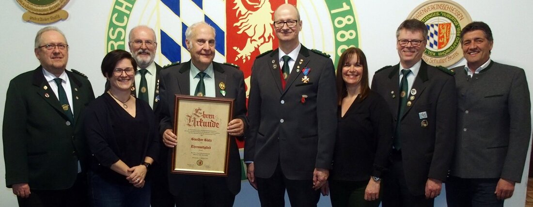 Grafenwöhr. Michael Hiller ist der neue 2. Schützenmeister der Hubertusschützen und Gislher Glatz ist jetzt zum Ehrenmitglied ernannt.  Von Gerald Morgenstern  63 Mitglieder konnte erster Schützenmeister Bernhard Ott zur Jahreshauptversammlung [&hellip;]