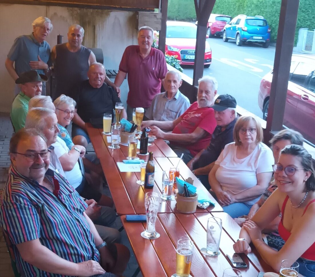 Weiden. Bei einem Hutzer-Abend der SPD in Weiden West wurde die Verbindung zur Basis und Wahlergebnisse diskutiert. Themen waren u.a. Elektromobilität und steigende Preise, der nächste Termin ist am 1. Oktober 2024.