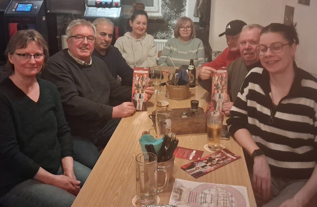 Weiden. Beim Hutzerabend der SPD Weiden-West im Juniors-Dartstüberl diskutierten Bürger mit Stadtrat Gerald Bolleininger. Themen waren der Mittelstreifen an Sedanstraße/Dr.-Pfleger-Straße und Missstände am Josefshaus.