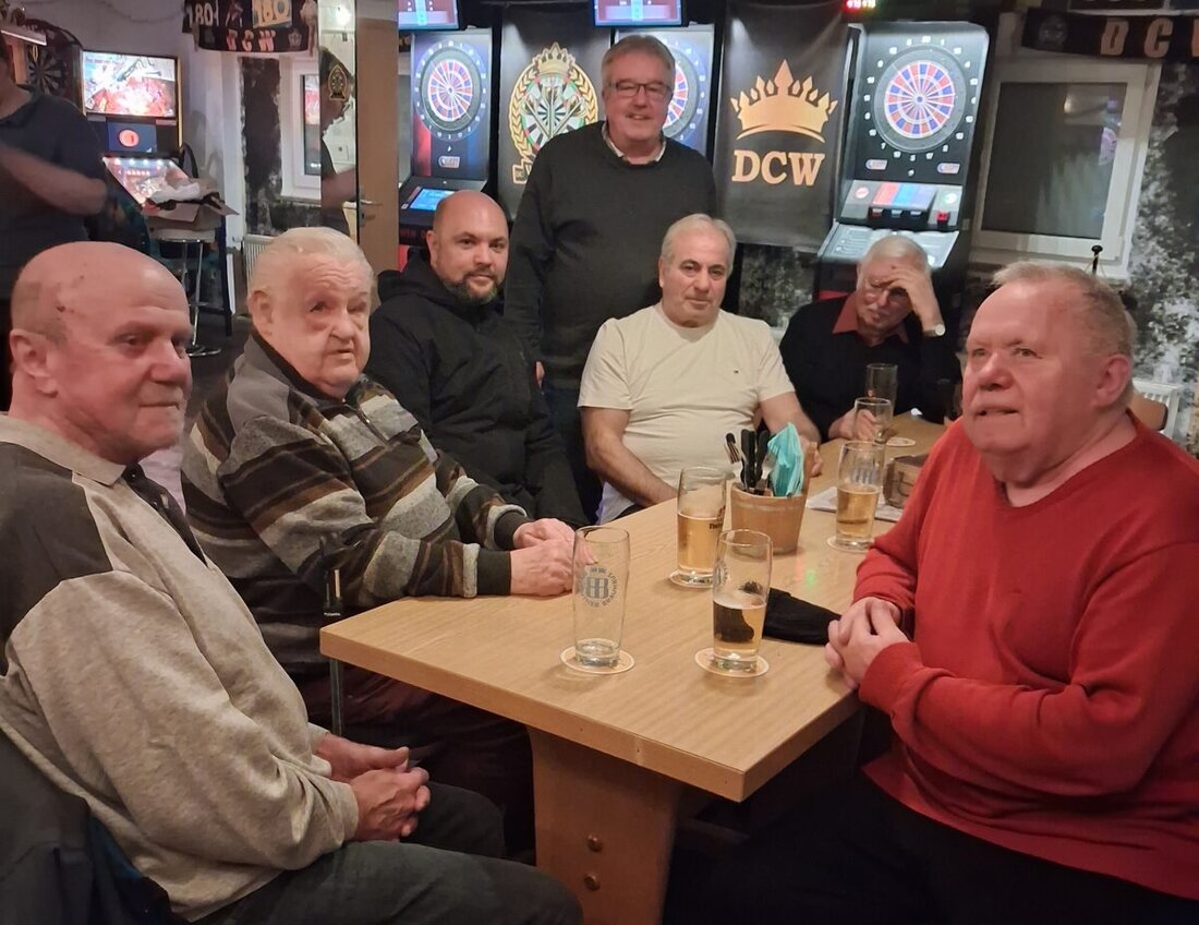 Weiden West. Beim letzten Hutzerabend vor der Kommunalwahl diskutierten Bürger im Juniors-Dartstüberl mit Kommunalpolitikern über OB-Wahl, mögliche Stichwahl und Auszählung. Der offizielle Teil endete um 20.15 Uhr.