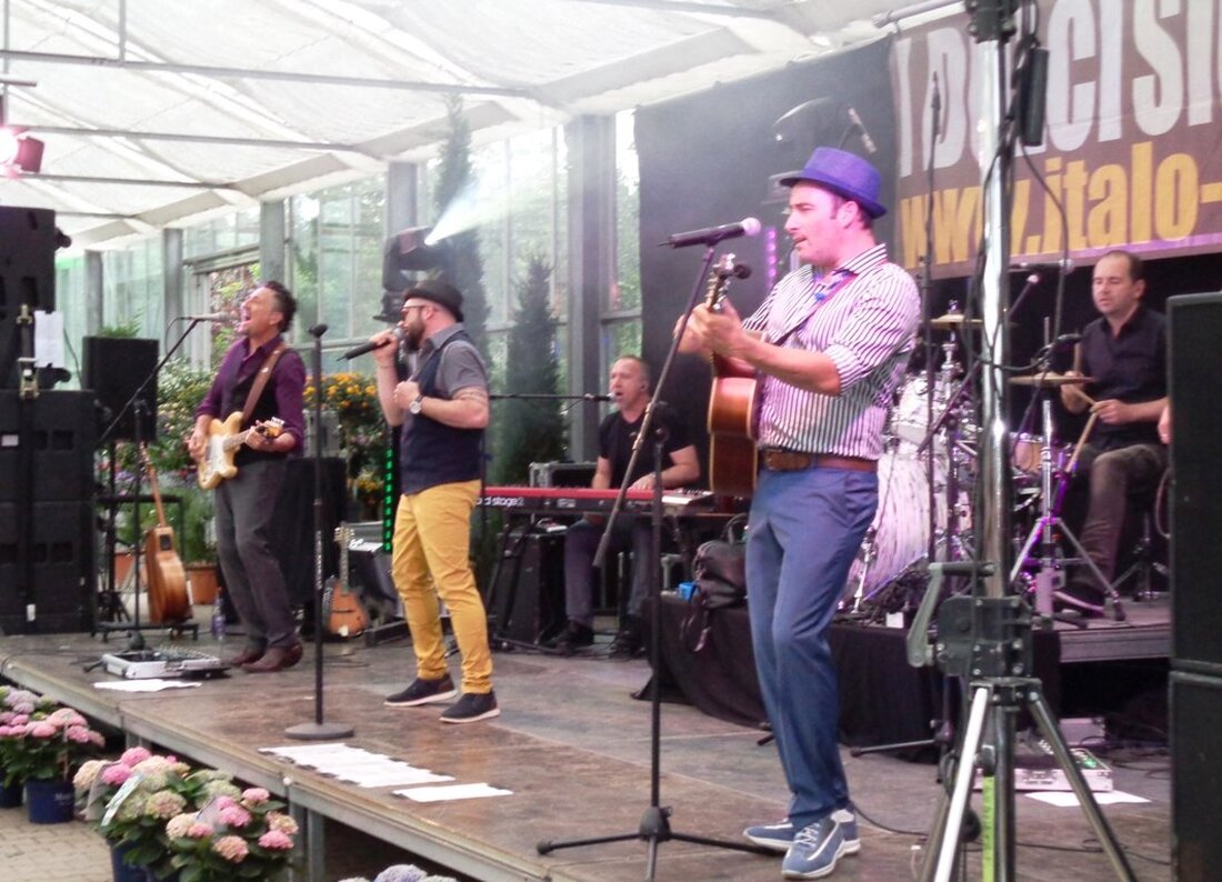 Fuchsmühl/Güttern. Leidenschaft, Emotion und perfekte italienische Musik – all das hat die Italo Pop Band – „I Dolci Signori“ bei ihrem Auftritt im gut besuchtem „Gwäxhaus“ in Güttern an den Tag [&hellip;]