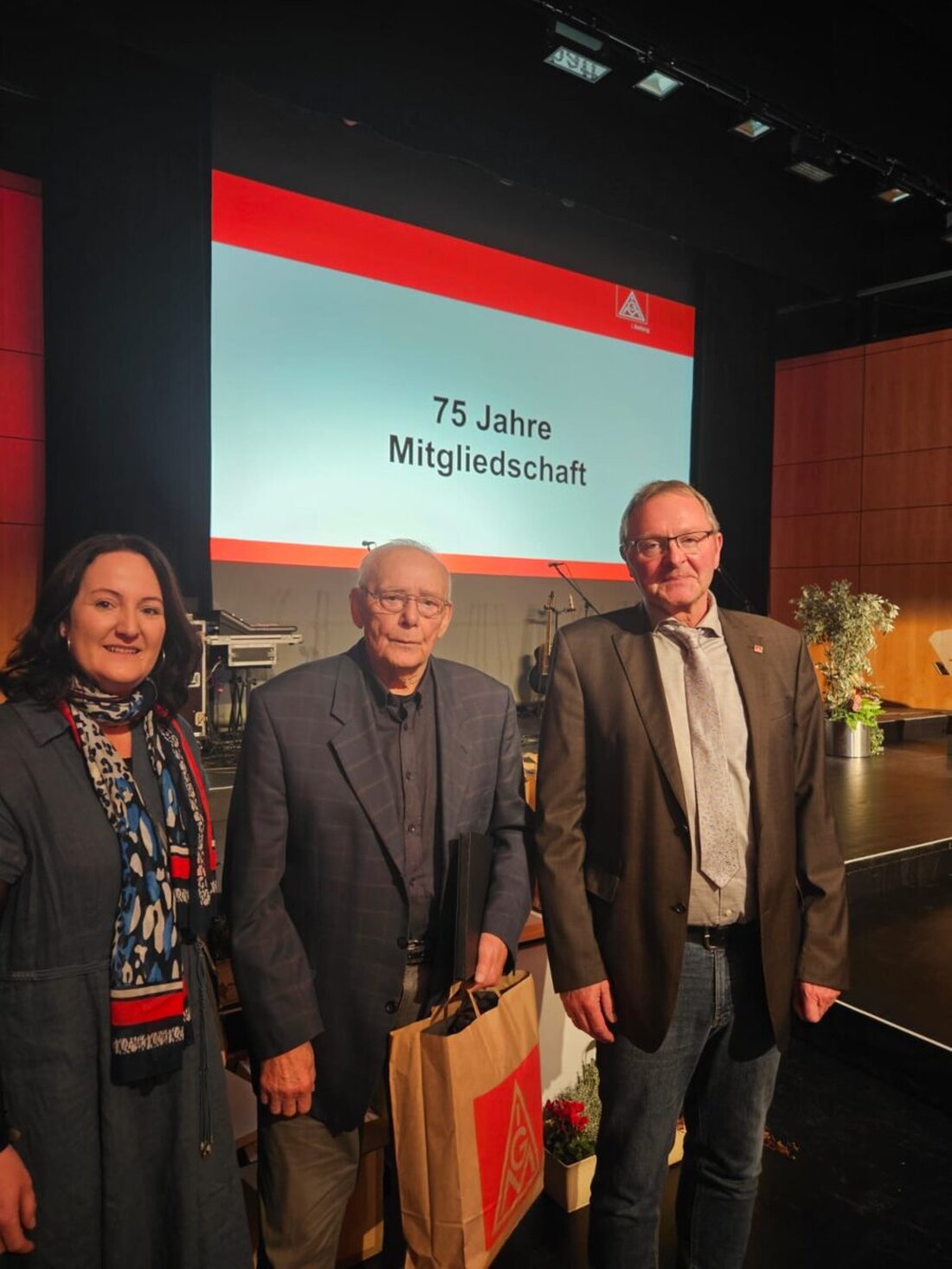 Amberg. Die IG Metall ehrte im ACC 507 Jubilare, die für 20.200 Mitgliedsjahre stehen. Reden von Gewerkschaft und Politik würdigten ihre jahrzehntelange Treue.