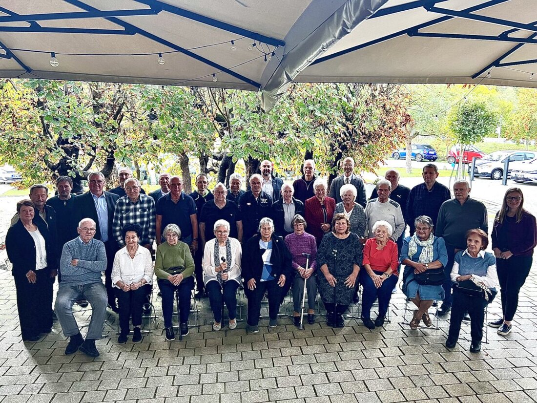 Weiden. Im Eventstodl beim Brucksaler ehrte die IGBCE Nordostbayern am Samstag, 10. Oktober, ihre Jubilare. Mehr als 100 Gäste feierten Treue von 25 bis 70 Jahren, Nicole Bäumler begrüßte und Rainer Hoffmann hielt die Laudatio.