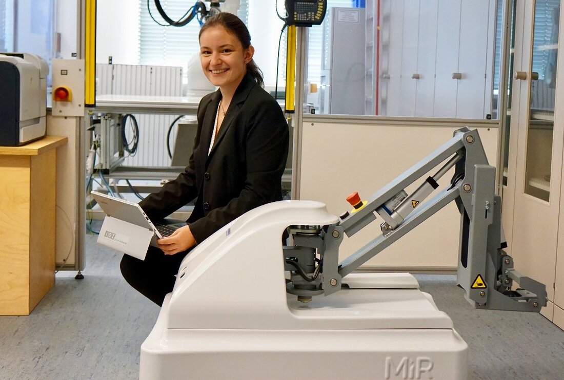 Weiden. Logistiker wissen: Der Weg ist das Ziel. Der kürzeste, effizienteste, beste. Projektingenieurin Annika Dausend findet diesen Weg – mit einer Datenbrille, SAP-Software und großem Engagement. Von einer Frau, die [&hellip;]