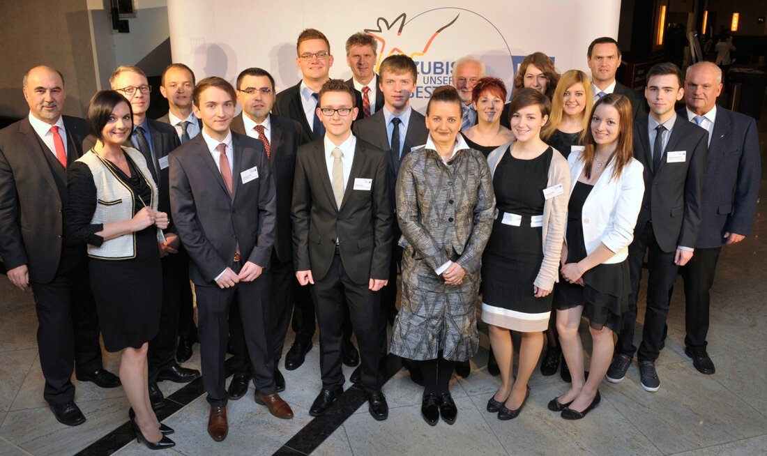 Neustadt/WN/Regensburg. Das ist ein Rekord bei der IHK Regensburg für Oberpfalz/Kehlheim: Gleich zwölf Azubis aus der Oberpfalz und dem Landkreis Kehlheim gehören zu den besten Azubis Deutschlands. Da ist die [&hellip;]