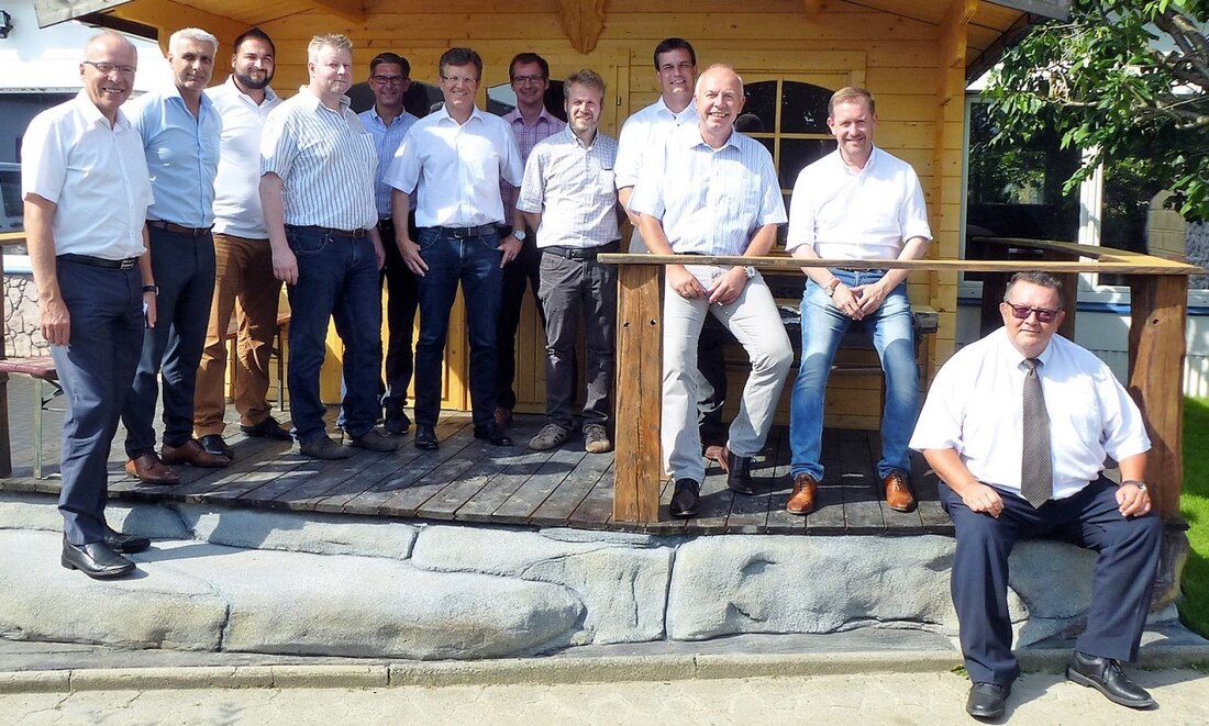 Weiden/Wunsiedel. Im Norden Bayerns haben der Abbau und die Verarbeitung von Steinen Tradition. In Wunsiedel werden sogar Felslandschaften auf Kundenwunsch produziert. Der Kunstfelsenhersteller KaGo &amp; Hammerschmidt im Ortsteil Schönbrunn lud die [&hellip;]