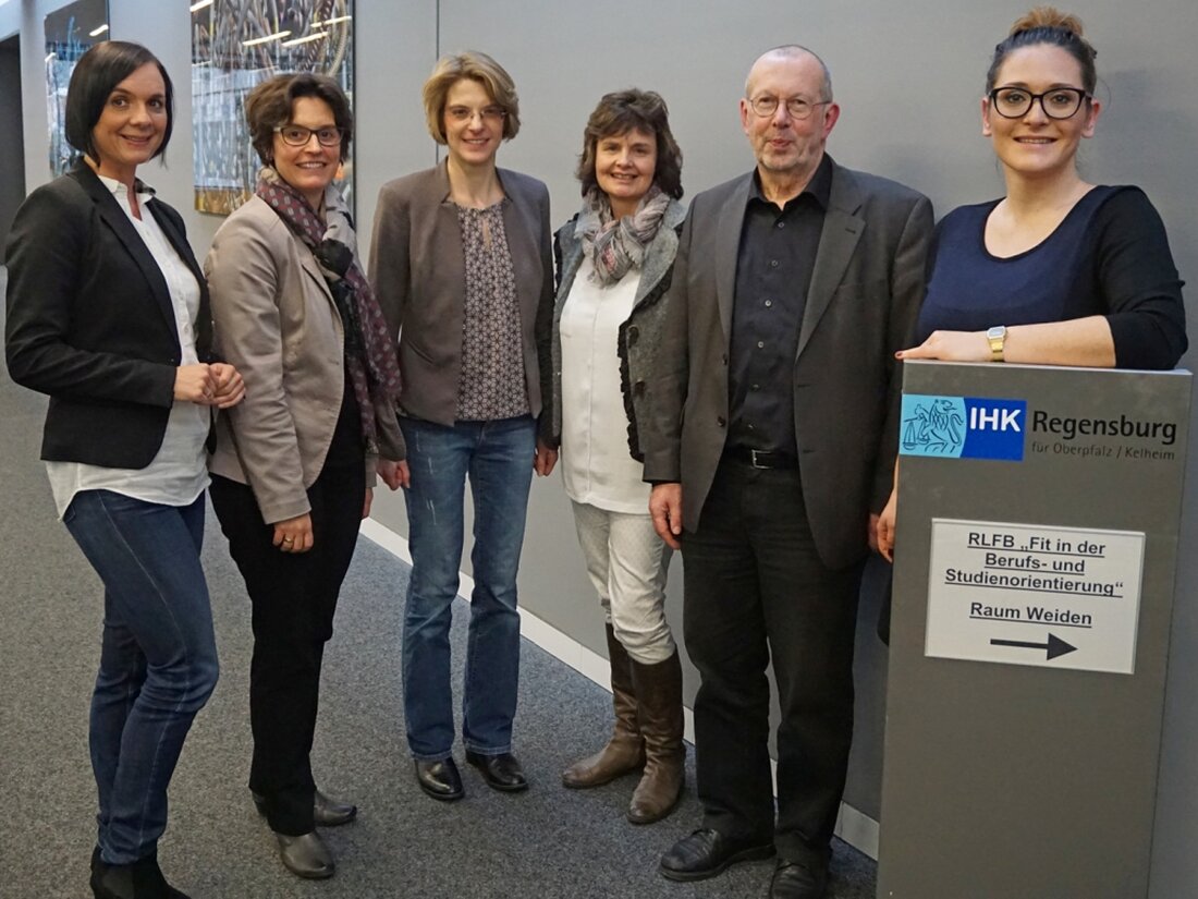 Regensburg/Weiden. Die Gymnasiallehrer nahmen an einer Fortbildung teil, die die IHK Regensburg für Oberpfalz / Kelheim veranstaltete. Das Thema lautete „Lehrerfortbildung zur Berufs- und Studienorientierung“. Die Gäste bekamen vor allem [&hellip;]