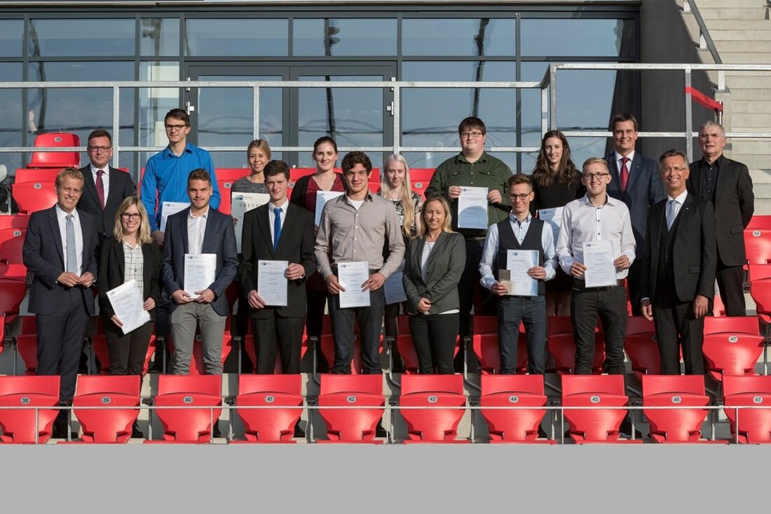 Neustadt/WN/Weiden/Tirschenreuth. Die IHK ehrte die 73 besten Absolventen einer Aus- und Weiterbildung in der Region. Dabei schnitt die Nordoberpfalz hervorragend ab! Ein Waldsassener Industriemechaniker erhielt sogar einen Sonderpreis für seine [&hellip;]