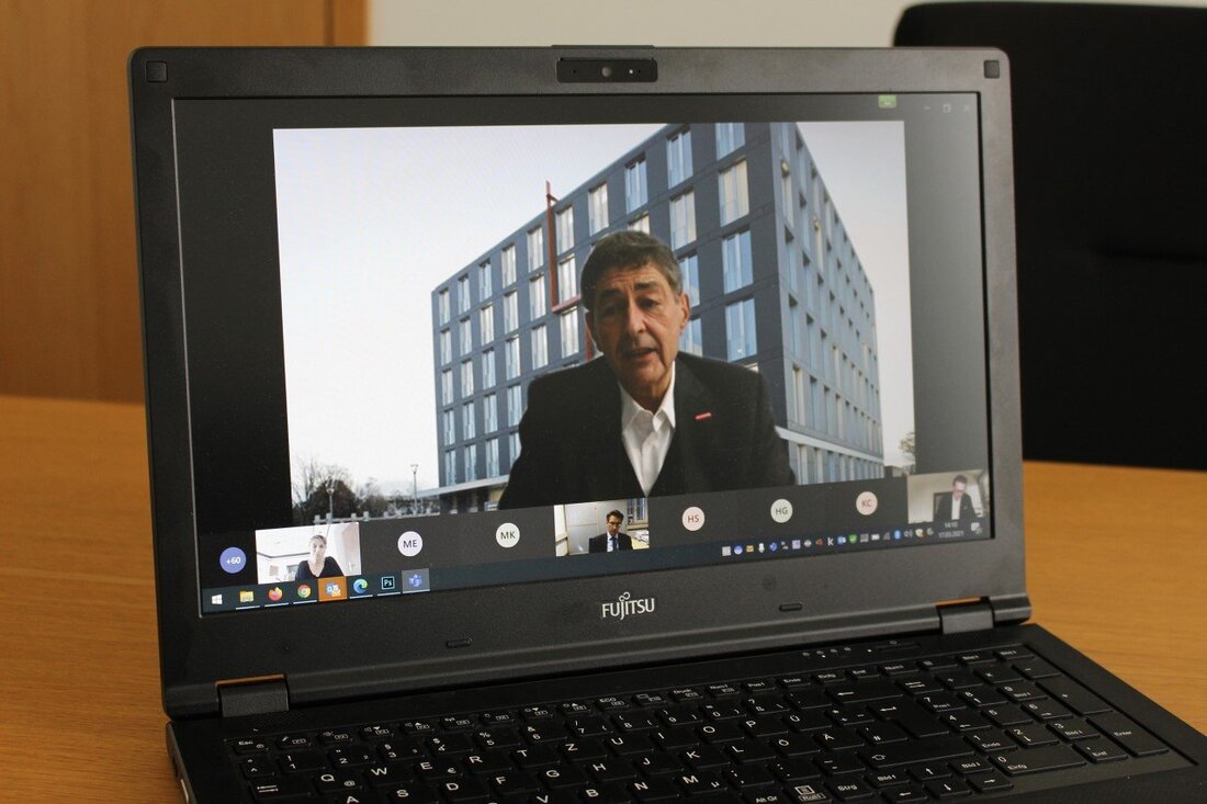 Regensburg. Der virtuelle Fachkongress, veranstaltet von HWK und IHK, macht deutlich, dass die Digitalisierung bei der Berufsorientierung, Berufsfindung und Ausbildung nicht mehr wegzudenken ist. Jedoch muss der Bezug zur Praxis erhalten werden.