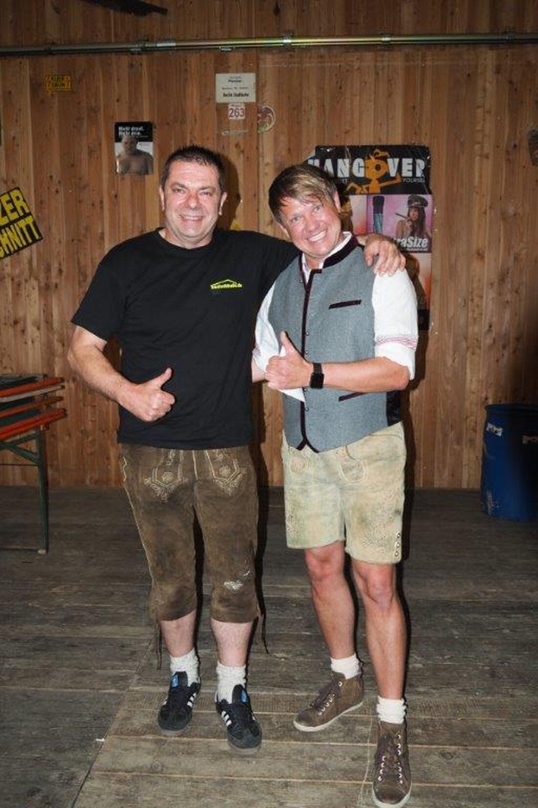 Wurz. Unser Autor Tom Kreuzer ist ein Wurzer – durch und durch. Er sorgt als Chef der O’Schnitt-Halle dafür, dass in dem kleinen Dorf immer was los ist. Jetzt hat [&hellip;]