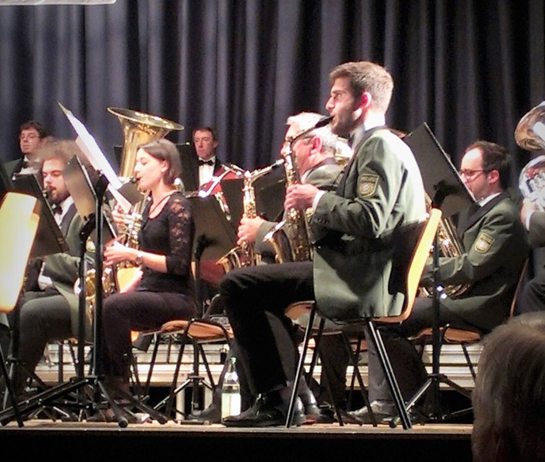 Tirschenreuth. Zum ersten Mal geführt von einer Dirigentin spielte das Polizeiorchester Bayern am Samstagabend ein Benefizkonzert im Kettelerhaus. Die Spenden kommen dem gemeinnützigen Verein “Weisser Ring” zugute.  Von Carina Freundl Mit [&hellip;]
