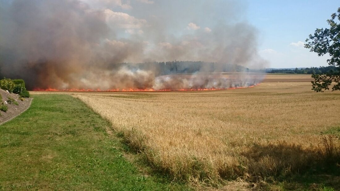 Erbendorf. Die dichten Rauchschwaden, die am Freitag Nachmittag über der kleinen Ortschaft Siegritz bei Erbendorf standen ließen nichts Gutes vermuten. Gegen 14.20 Uhr wurden die Feuerwehren der Umgebung zu einem [&hellip;]