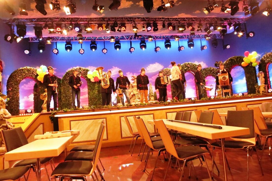 Neuhaus/Veitshöchheim. Die Altneihauser Feierwehrkapell’n steht in den Startlöchern. Gerade wird noch die letzten Male geprobt, bevor es morgen vor einem riesen Fernsehpublikum, jeder Menge Polit-Prominenz und unzähligen Franken zur Sache [&hellip;]