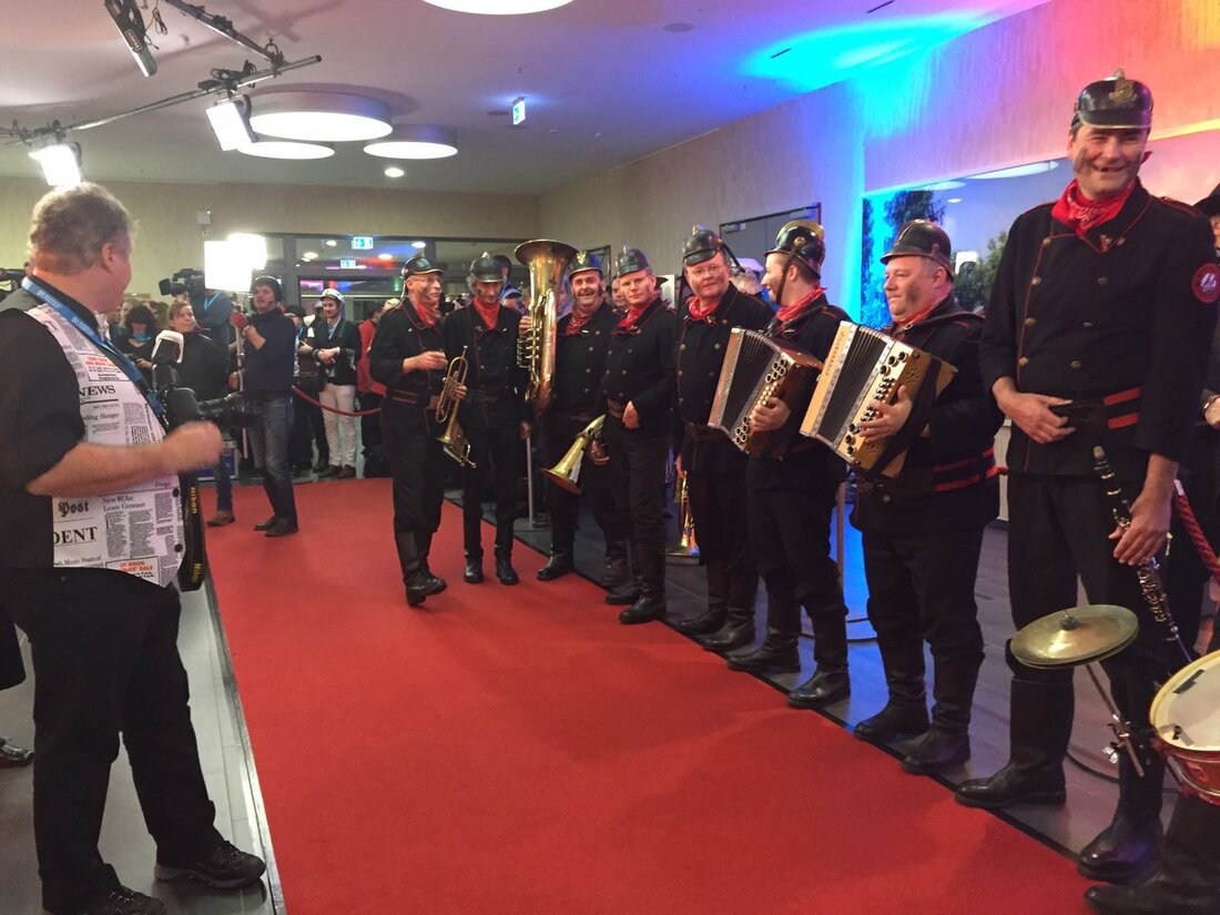 Neuhaus/Veitshöchheim. In einer guten Stunde ist es soweit. Die Fastnacht in Franken startet um 19 Uhr im Bayrischen Rundfunk. Mit unserer so geliebten Altneihauser Feierwehrkapell’n. Und die nehmen jetzt schon [&hellip;]