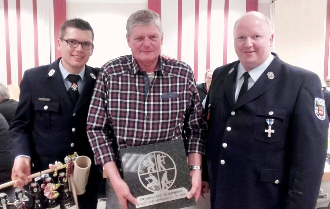 Eschenbach. Seinen 60. Geburtstag feierte Alfons Ficker mit Familie, Freunden und Kollegen. Seit 1972 prägte er die Geschichte der Freiwilligen Feuerwehr Eschenbach mit.  Alfons Ficker feierte am Wochenende seinen 60. [&hellip;]