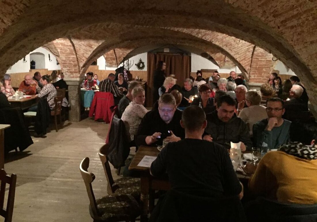 Püchersreuth. Bereits 45 Minuten vor dem offiziellen Beginn trafen die ersten Gäste des Zoiglfestes ein. Nur kurze Zeit später war die gesamte Stube gut gefüllt und der Abend konnte nur [&hellip;]