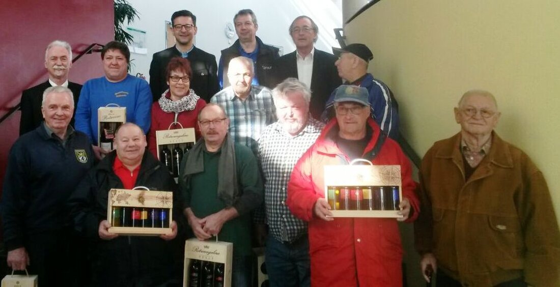 Grafenwöhr. Herrlichstes Frühlingswetter begleitet die Wanderkameraden aus Grafenwöhr beim IVV Wandertag des Wandervereins Leonberg. Von Doris Mayer-Englhart Die Stadthalle Maxhütte-Haidhof war Start und Ziel zweier wunderschöner Wanderwege, die fünf oder [&hellip;]