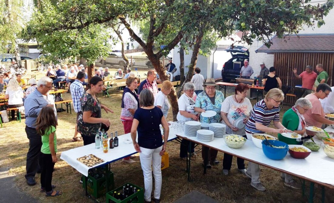 Oberwildenau. Einen lauen Sommerabend, ein leckeres Grill- und Salatbuffet sowie eine tolle Stimmung erlebten die 70 Besucher des Sommerfest des Katholischen Frauenbundes. Von Sebastian Hartl Für die musikalische Unterhaltung sorgte [&hellip;]