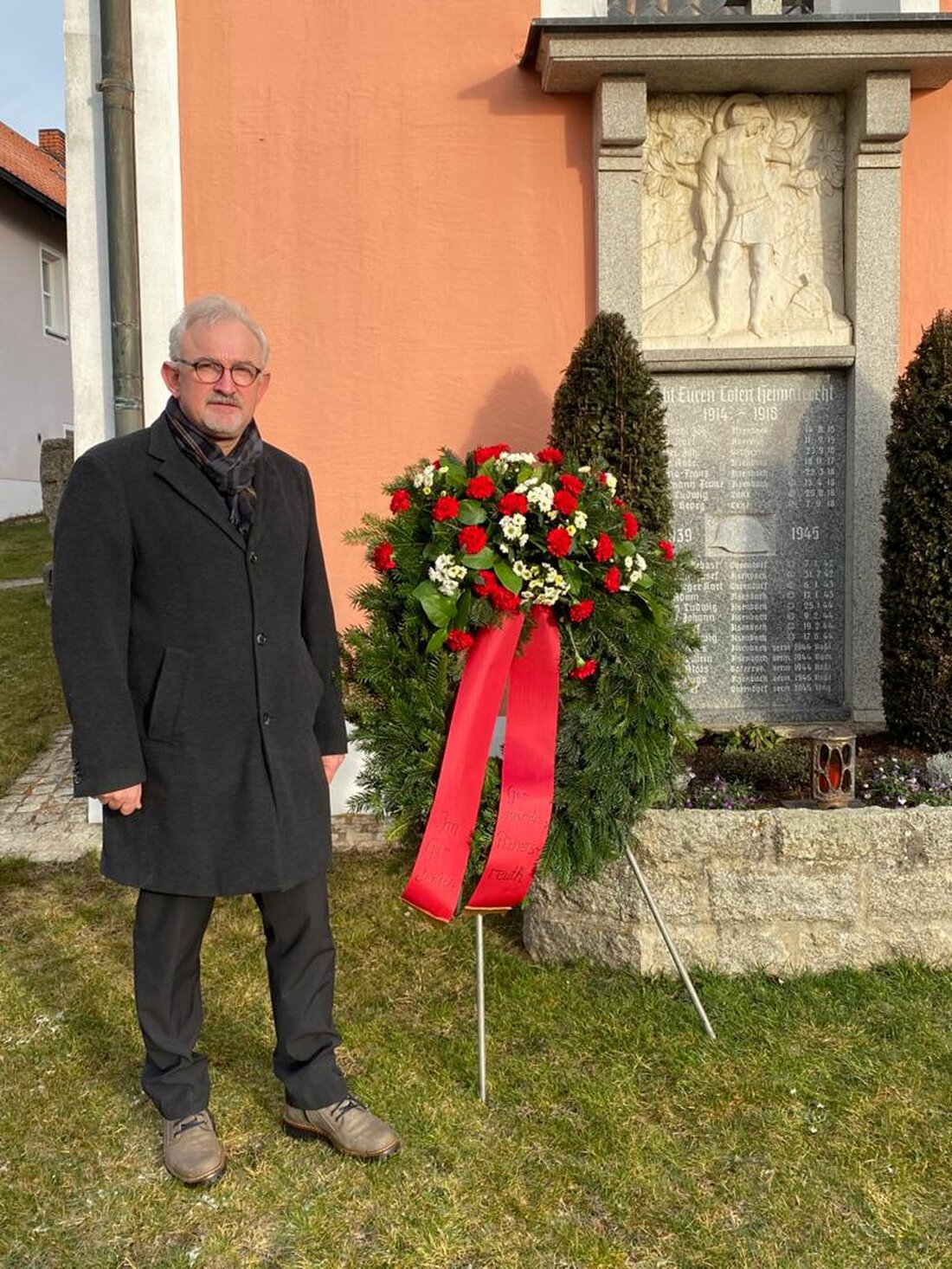 Ilsenbach. Das kann auch eine Pandemie nicht verhindern: Dass Ilsenbach am 27. Dezember – für den Ortsteil der dritte Weihnachtsfeiertag – seiner Heimkehrer, Vermissten und Gefallenen gedenkt. Von Gabi Eichl [&hellip;]