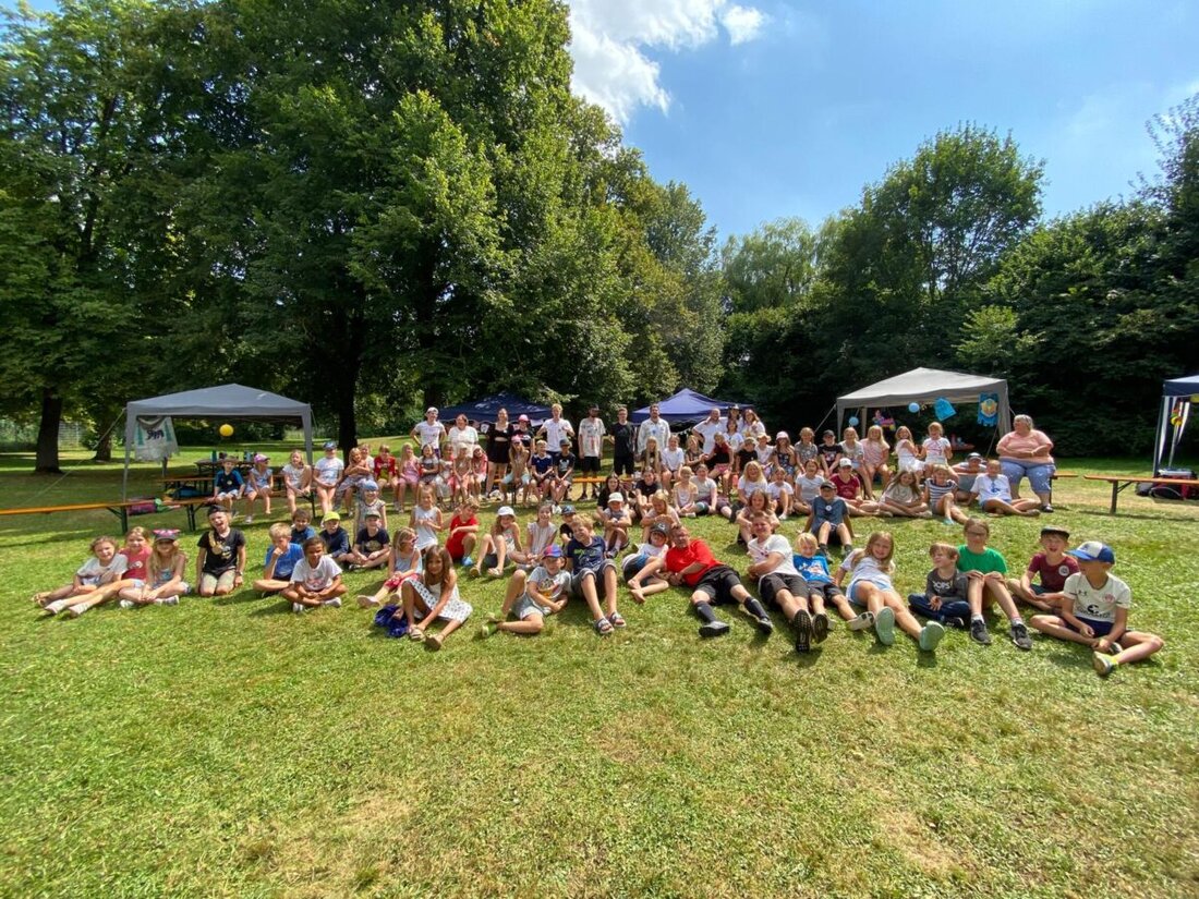 Amberg. 82 Kinder lernten in einem vom CVJM Amberg organisierten Camp, inspiriert von Harry Potter, die Kunst der Zauberei und Kreativität. Ein Nachtreffen ist für den 16. November geplant.