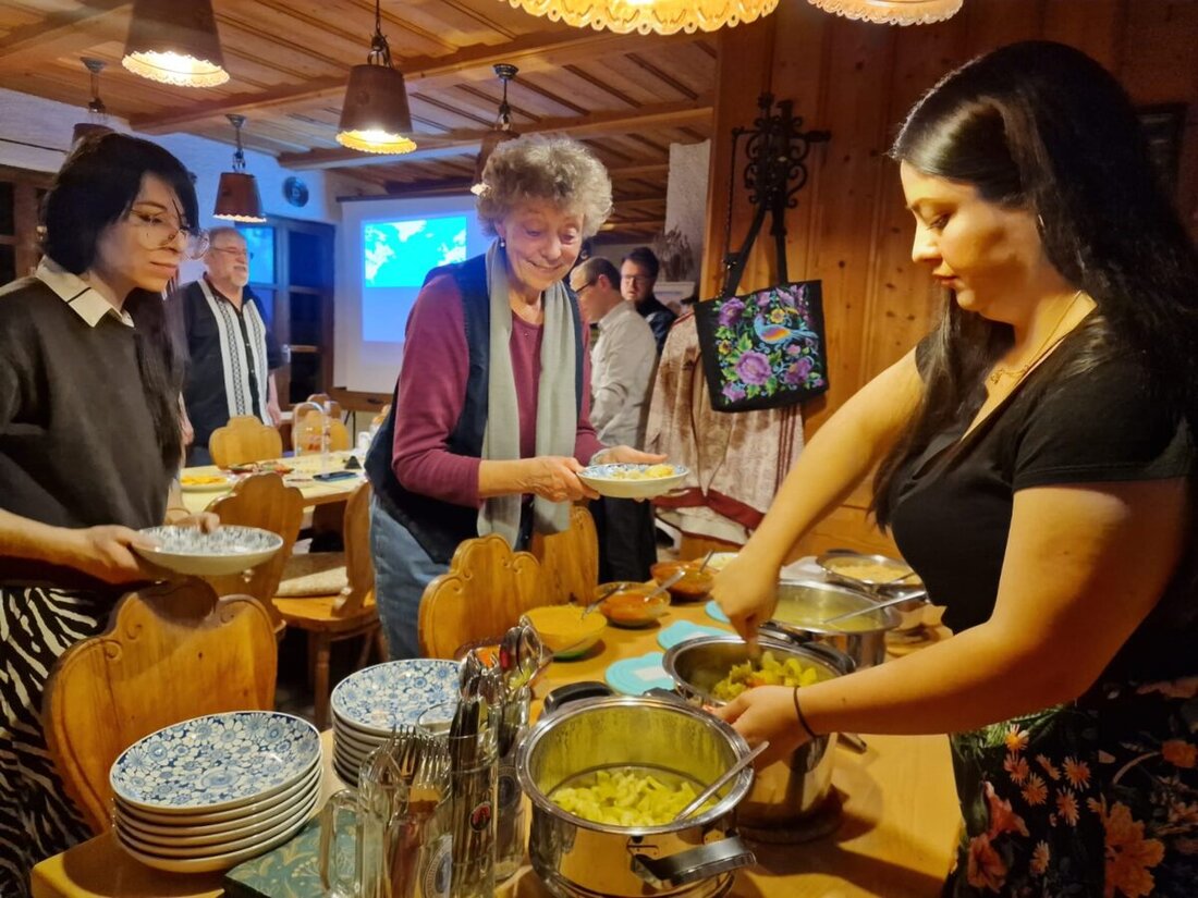 Weiden. Bei einem Lichtbildervortrag der Naturfreunde Weiden wurden Mexikos Kultur, Speisen und die Geschichte präsentiert. Philipp Weidhas und Zazyl Avendaño führten durch das Programm und erzählten unter anderem über Tomate, Chili und Schokolade.