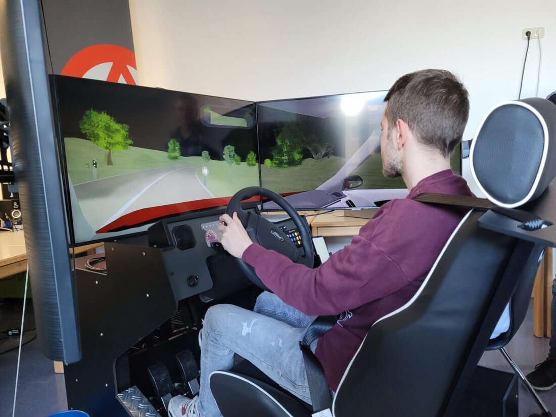 Weiden. Für eine ganze Schulwoche fokussierte das Berufliche Schulzentrum auf Verkehrssicherheit, unter anderem mit Fahrsimulatoren und EScootern, um die Jugend für sicheres Fahren zu sensibilisieren. Highlights waren Rauschbrillen-Parcours und Expertenvorträge, wodurch Wissen und praktische Fähigkeiten vermittelt wurden.
